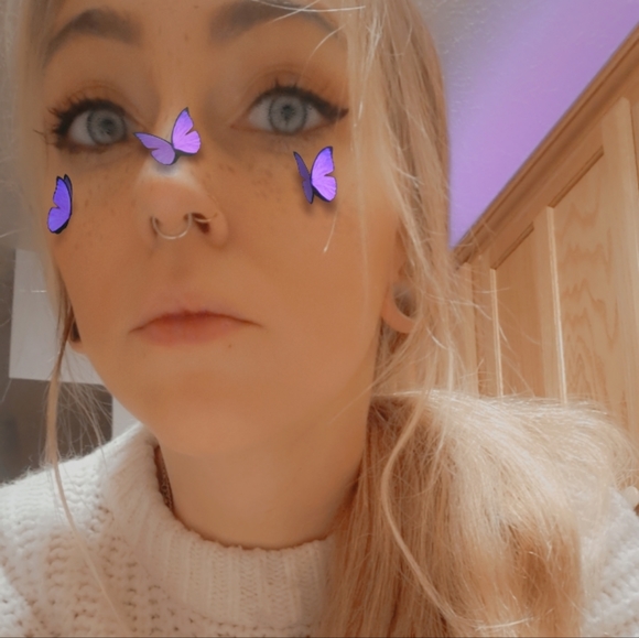 Meet your Posher, Danielle - Picture 1 of 1